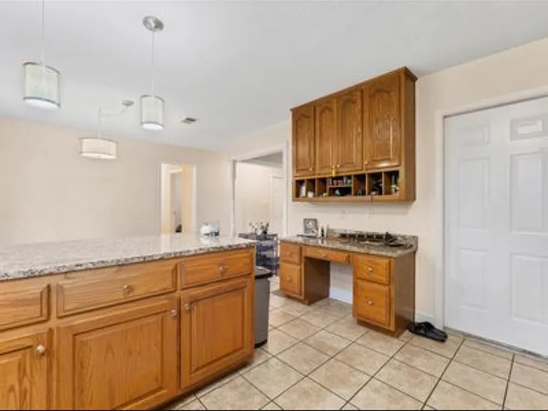 632 Mayflower Ave — Photo 4
