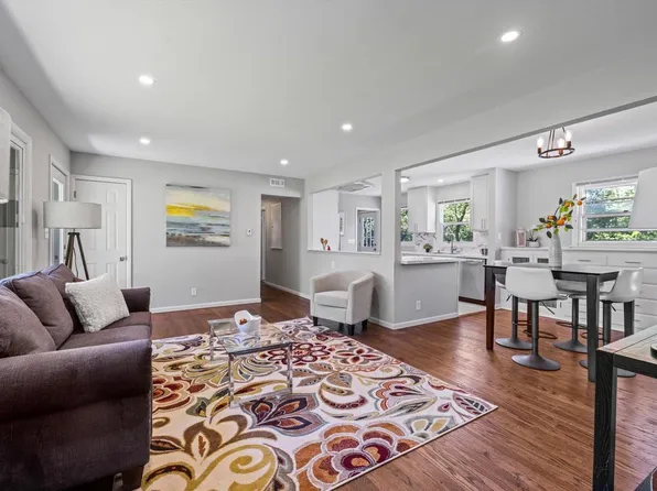 N91W29151 Center Oak ROAD, Hartland, WI 53029