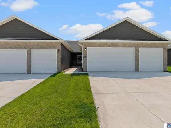 10721 Majestic Ln, Lincoln, NE 68527