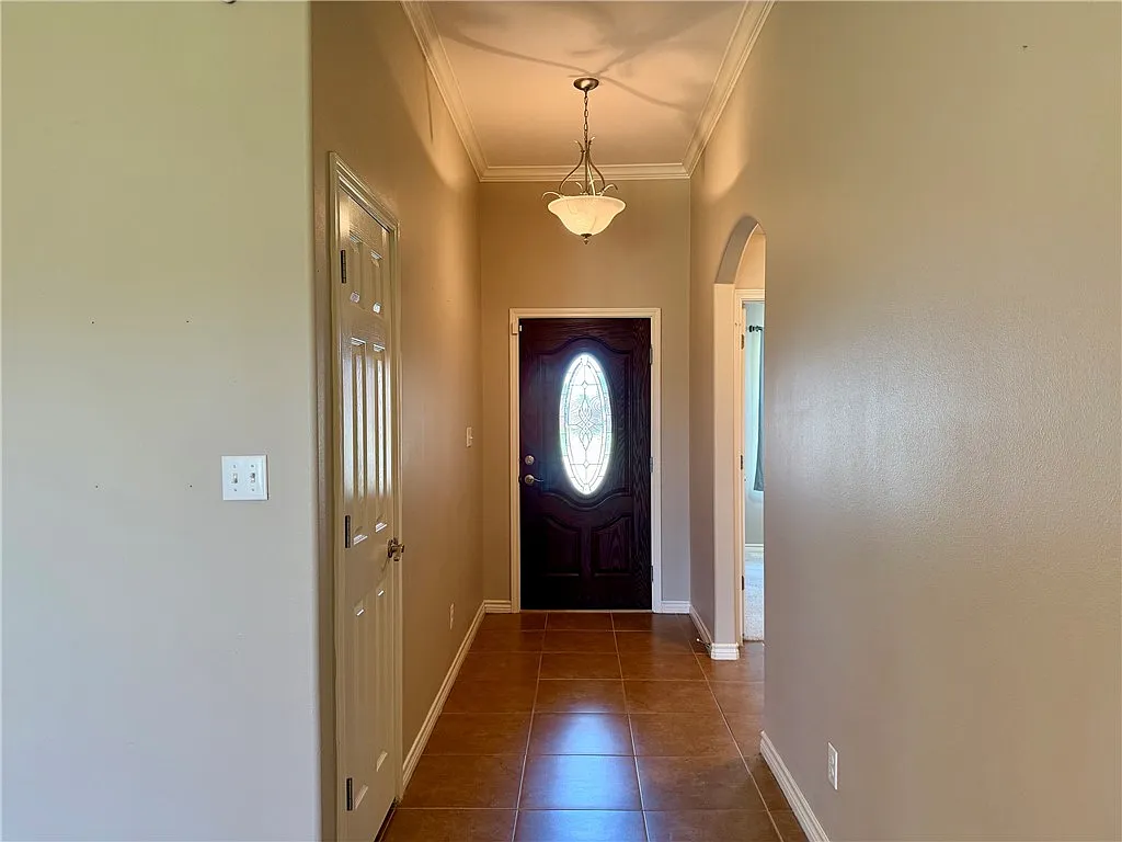 3 bed, 3.0 bath, 1627 sqft, $2,000 — Photo 3