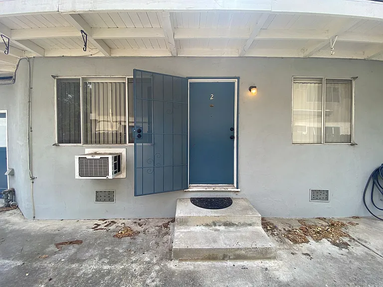 2006001/85T — Photo 2
