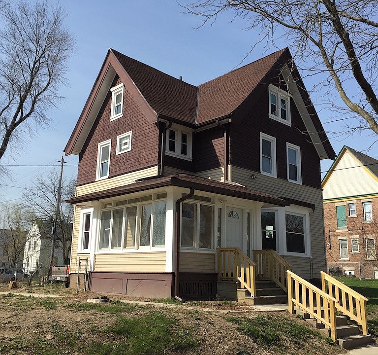 3313 W Lloyd St