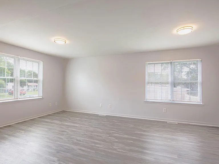 3908 Love Ave — Photo 8