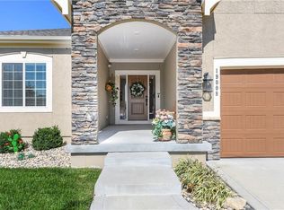 19008 W 189th St, Spring Hill, KS 66083