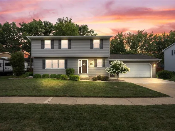 1207 Country Meadows Dr, Waverly, IA 50677