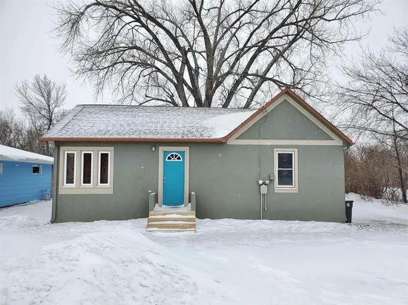 511 Central Ave W, Velva, ND 58790