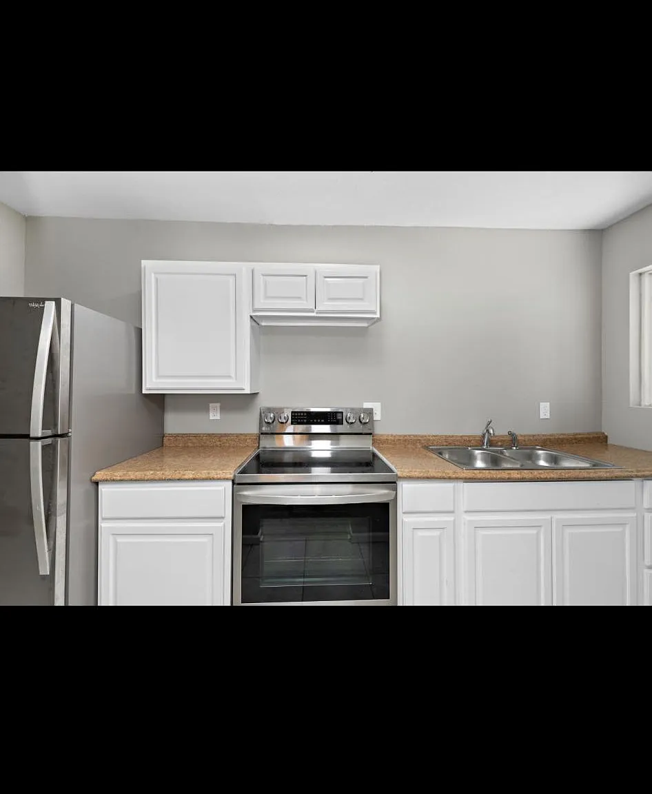 3 bed, 1000 sqft, $1,575 — Photo 4