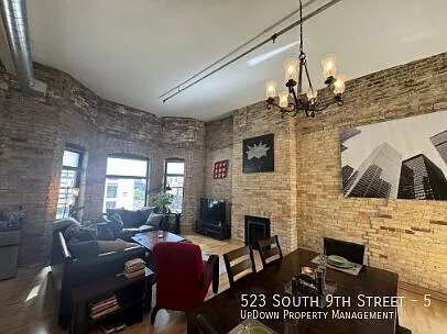 "Experience Urban Elegance: Furnished 2-Bedroom Townhouse with Scenic Views & Cozy Fireplace on S... — Photo 4