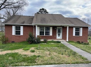 825 Quiet Oaks Way, Dandridge, TN 37725