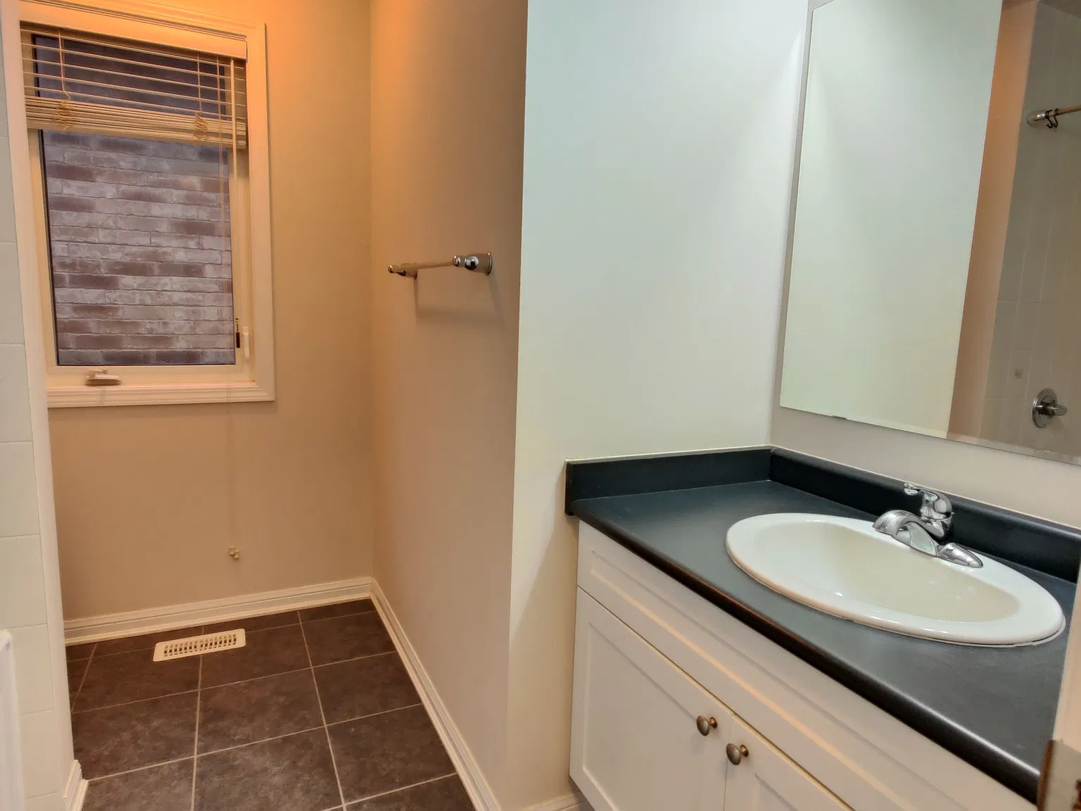 4 bed, $3,450 — Photo 4