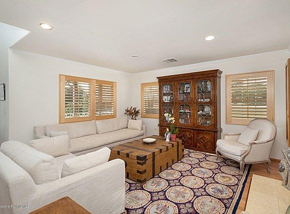 4th image of 2831 Orange Ave