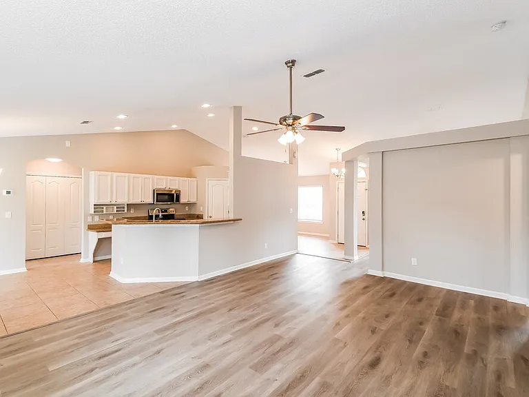 1266 Summit Oaks Dr E — Photo 3