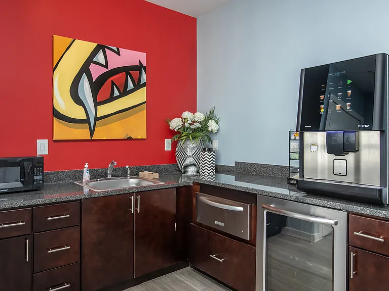 The L Apartments — Photo 9