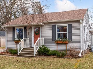940 Burke Ave W, Roseville, MN 55113