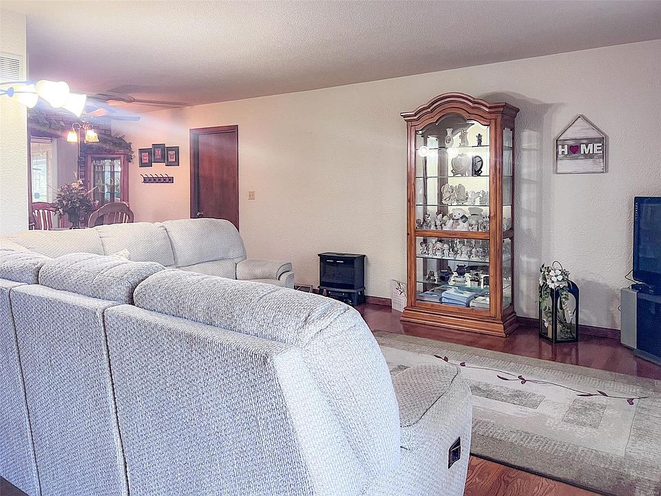 612 S Executive Dr, Okawville, IL 62271 Zillow