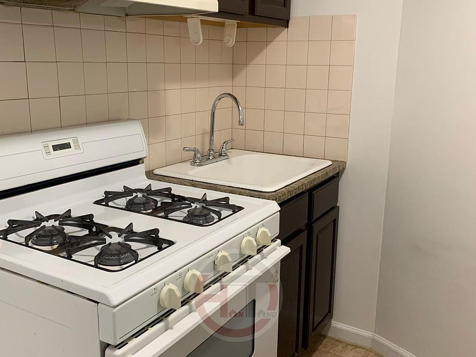 1st image of 1103 Clarence Ave #1R
