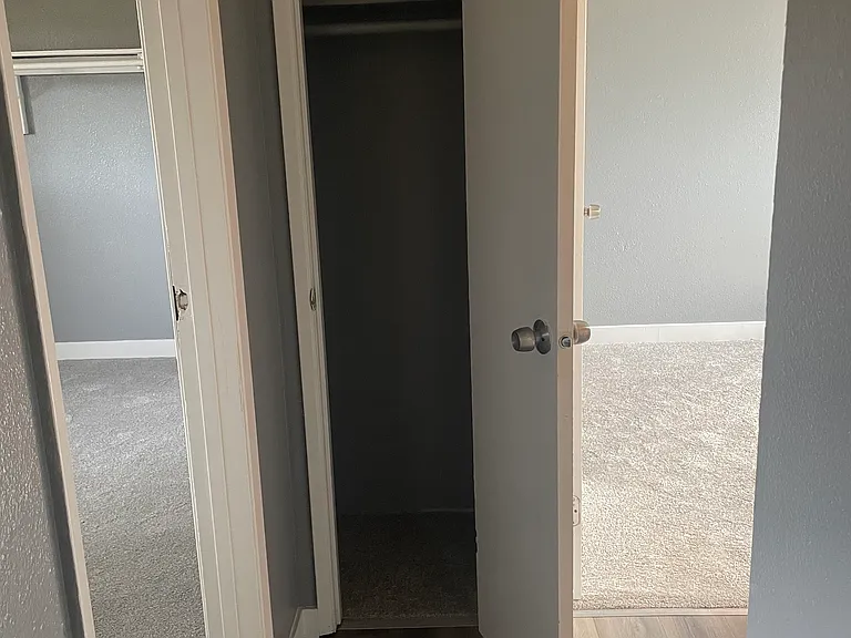 303 NW Cary St #303 — Photo 10