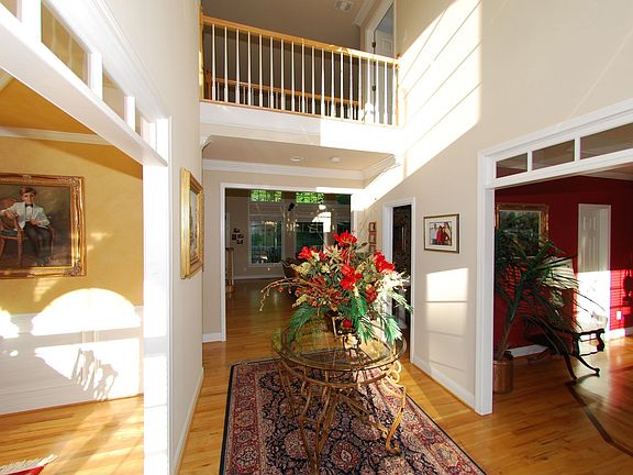 Elegant 2-story Foyer