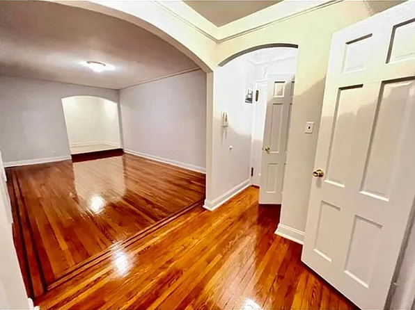 72-61 113th St APT 4C, Forest Hills, NY 11375