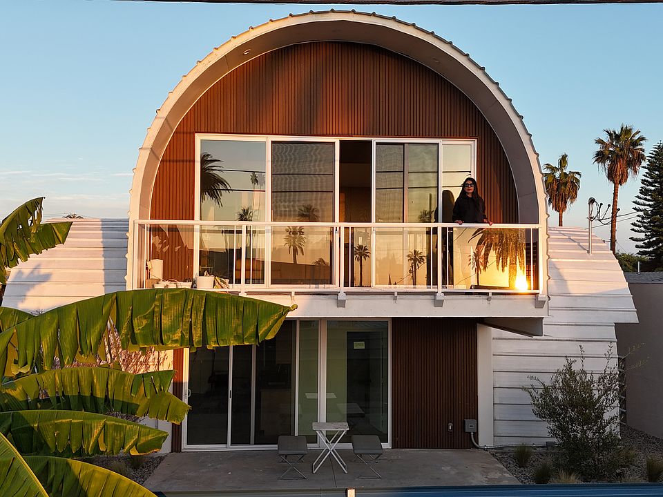 Front view (North View) / Entrance