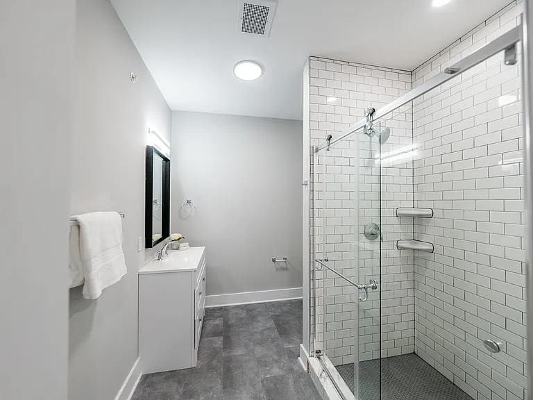 783 Kings Hwy E — Photo 14