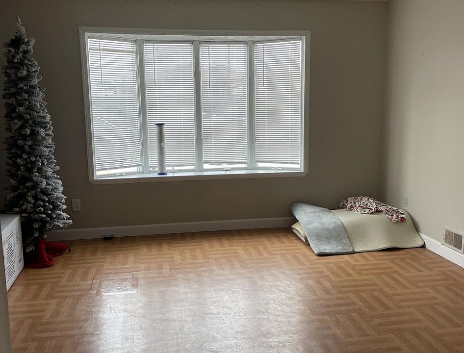 1st image of 143 Steinway Ave Floor 2