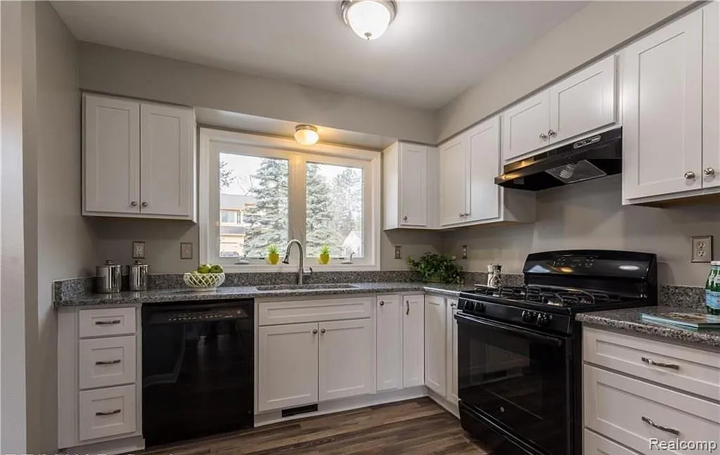 2 bed, 1.5 bath, 1250 sqft, $2,400 — Photo 4