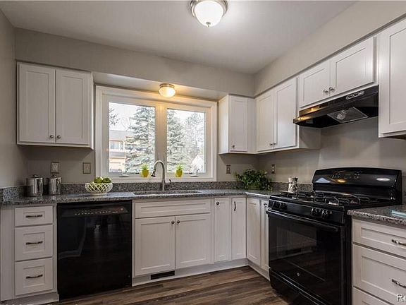 4th image of 185 Fraser St