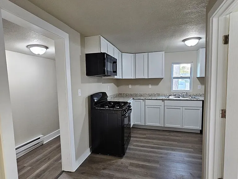 806 N Roche St — Photo 3
