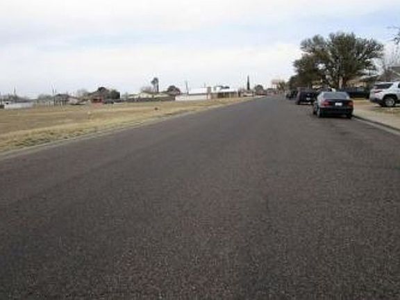 Exterior Neighborhood (street photo)