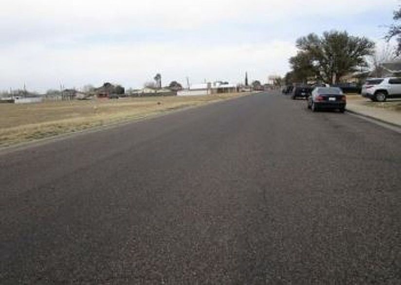Exterior Neighborhood (street photo)