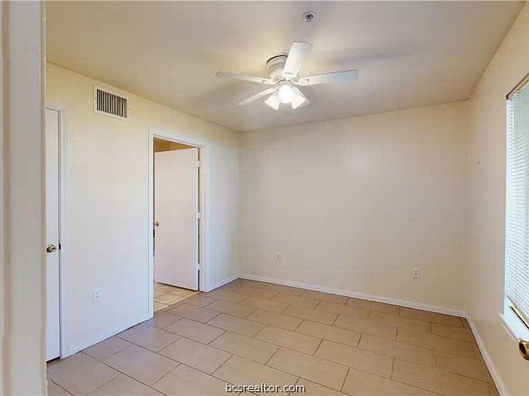 529 Sw Pkwy #102 — Photo 14