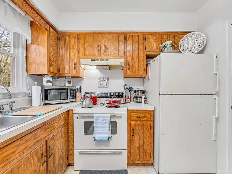 19 Limox Ln #B — Photo 25