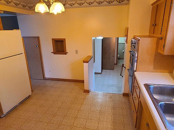 4th image of 205 E Iowa St