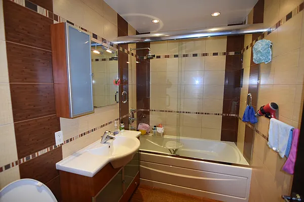 Sold by Continent Realty LLC | media 14