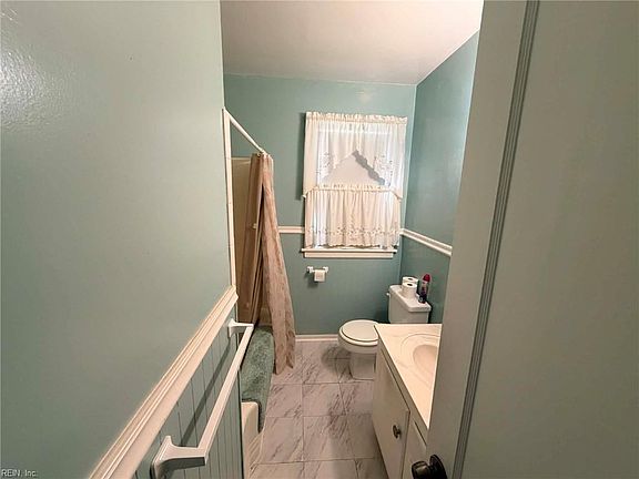 4th image of 135 Howe St