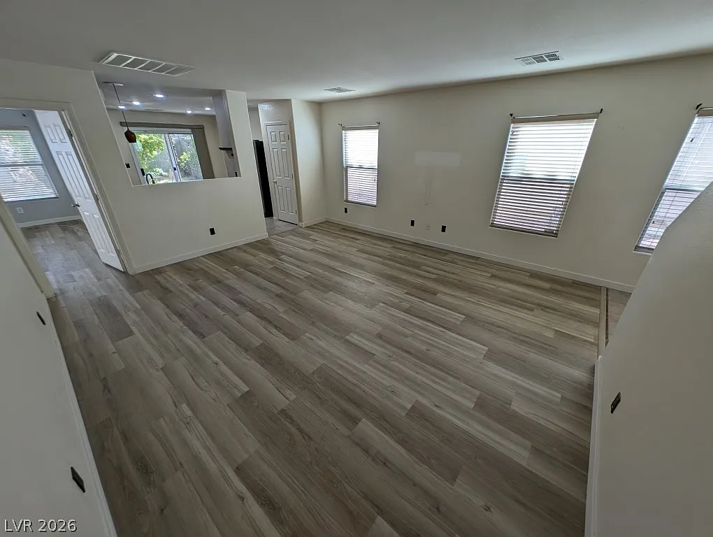 3 bed, 2.5 bath, 1818 sqft, $2,100 — Photo 4