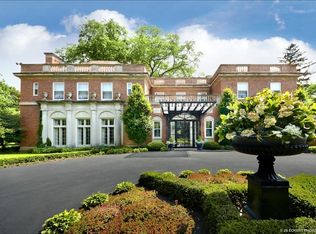 747 E Deerpath Rd, Lake Forest, IL 60045