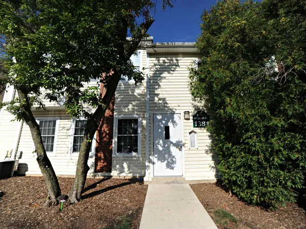 1384 E Wyndham Cir #108, Palatine, IL 60074