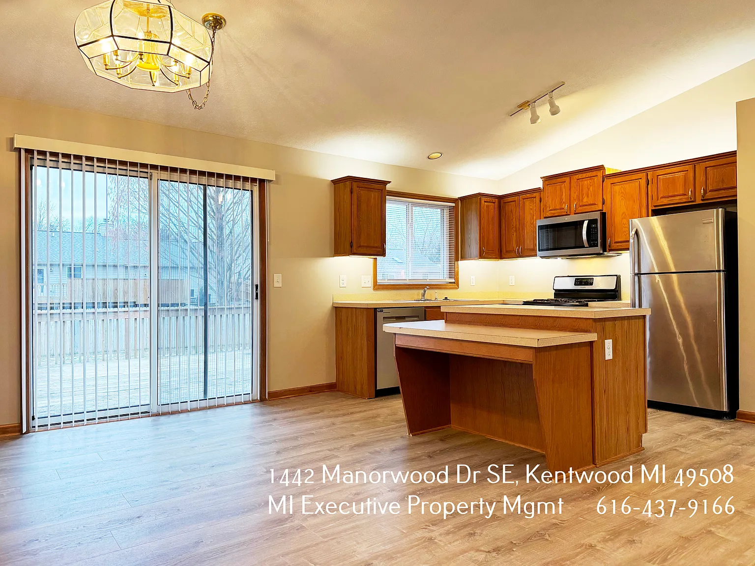 1442 Manorwood Dr SE — Photo 3