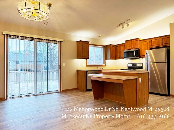 3rd image of 1442 Manorwood Dr SE