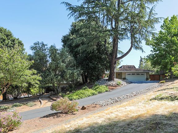 3rd image of 26755 Robleda Ct