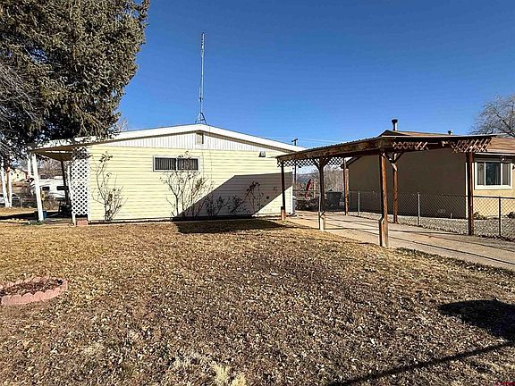 4th image of 801 E 3rd Street