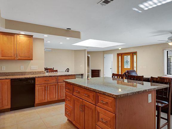 5th image of 4900 Silver Oak Dr