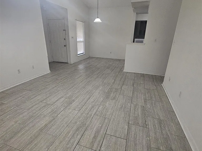 8380 Country Walk Dr #B — Photo 17