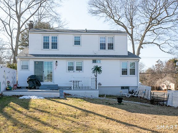 5th image of 10 Beach Park Road
