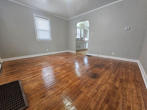 2nd image of 2710 E 10th St #2712