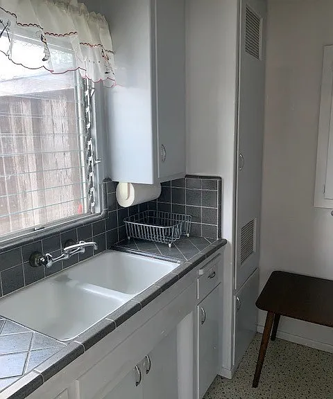 740 W 33rd St — Photo 8