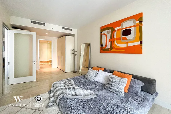 Sold by Coldwell Banker Warburg | media 22