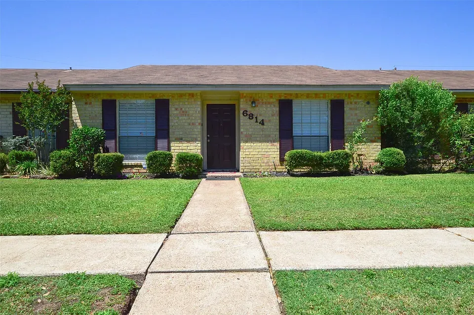 6814 Marshall Place Dr